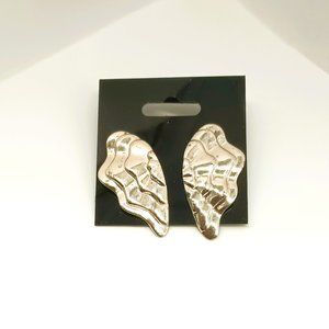 Avon Vintage Wavy Fan Earrings Silver Tone Pierced Stud Wings